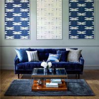 harlequin-palmetto-demoiselle-wallpaper-blue--sofa